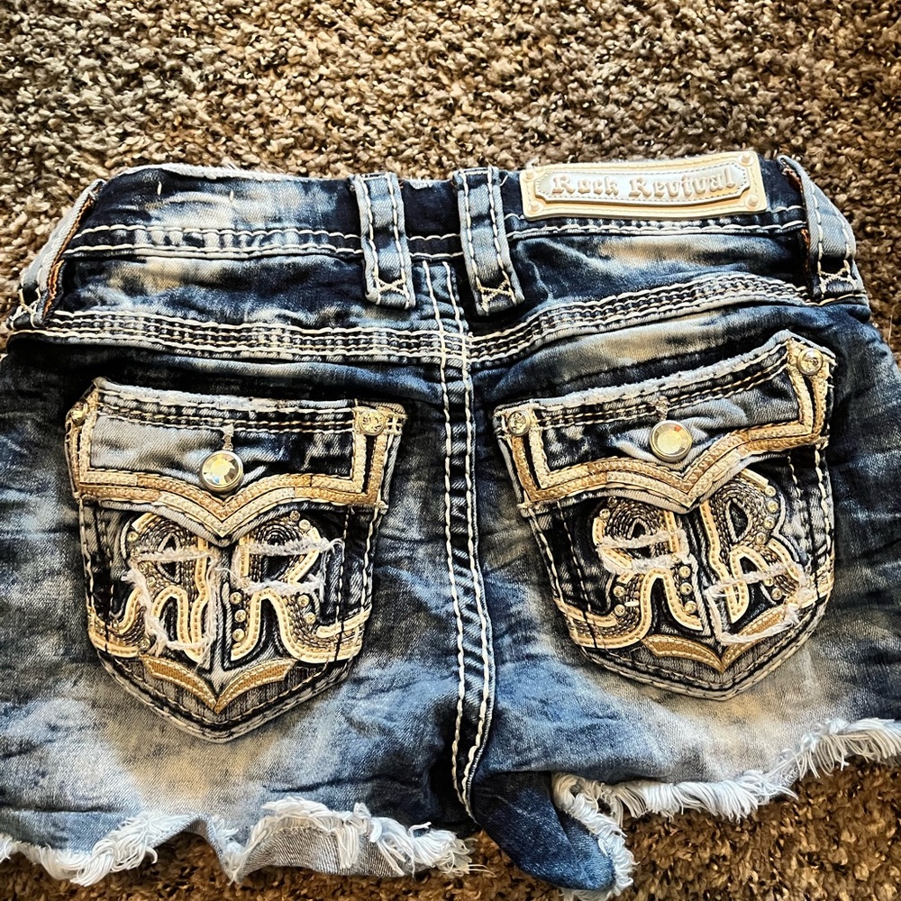 Excellent condition size 24 rock revivals